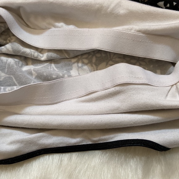 Black & white floral print tank top in size M - Picture 3 of 5